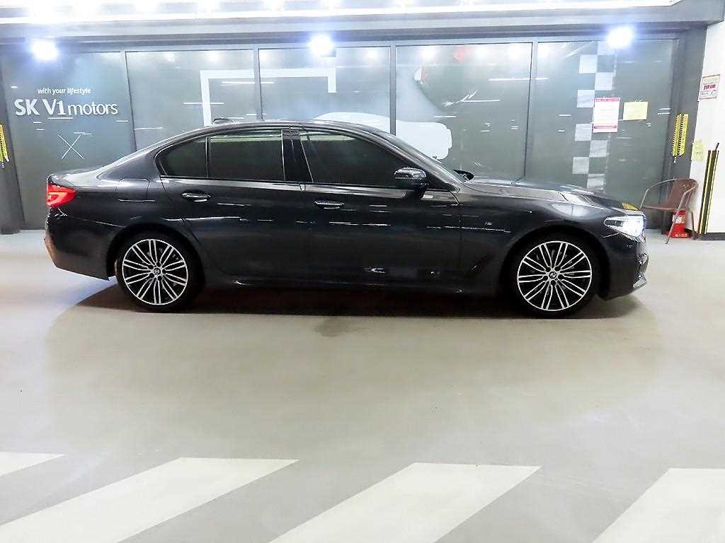 BMW 5시리즈 5시리즈 (G30) 530d M 스포츠 이미지 3