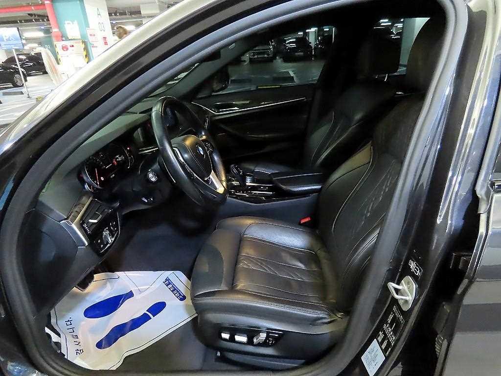 BMW 5시리즈 5시리즈 (G30) 530d M 스포츠 이미지 6