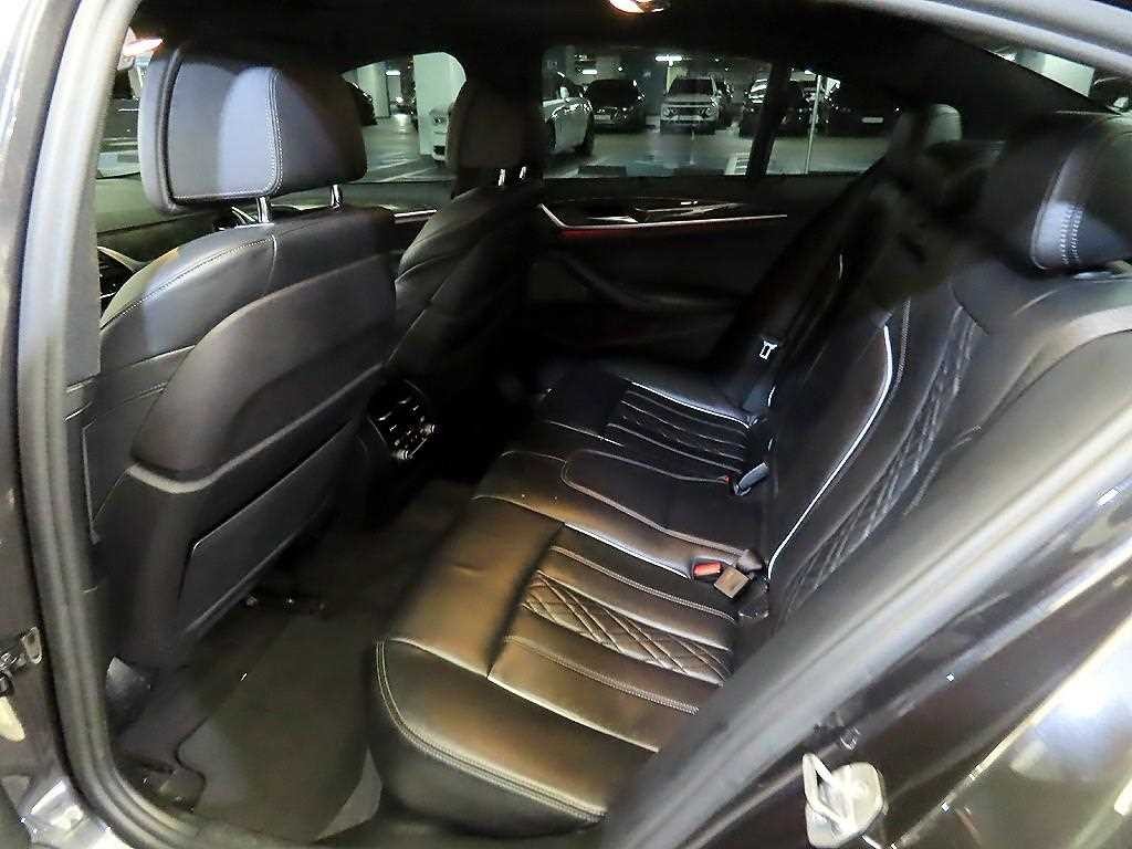 BMW 5시리즈 5시리즈 (G30) 530d M 스포츠 이미지 7