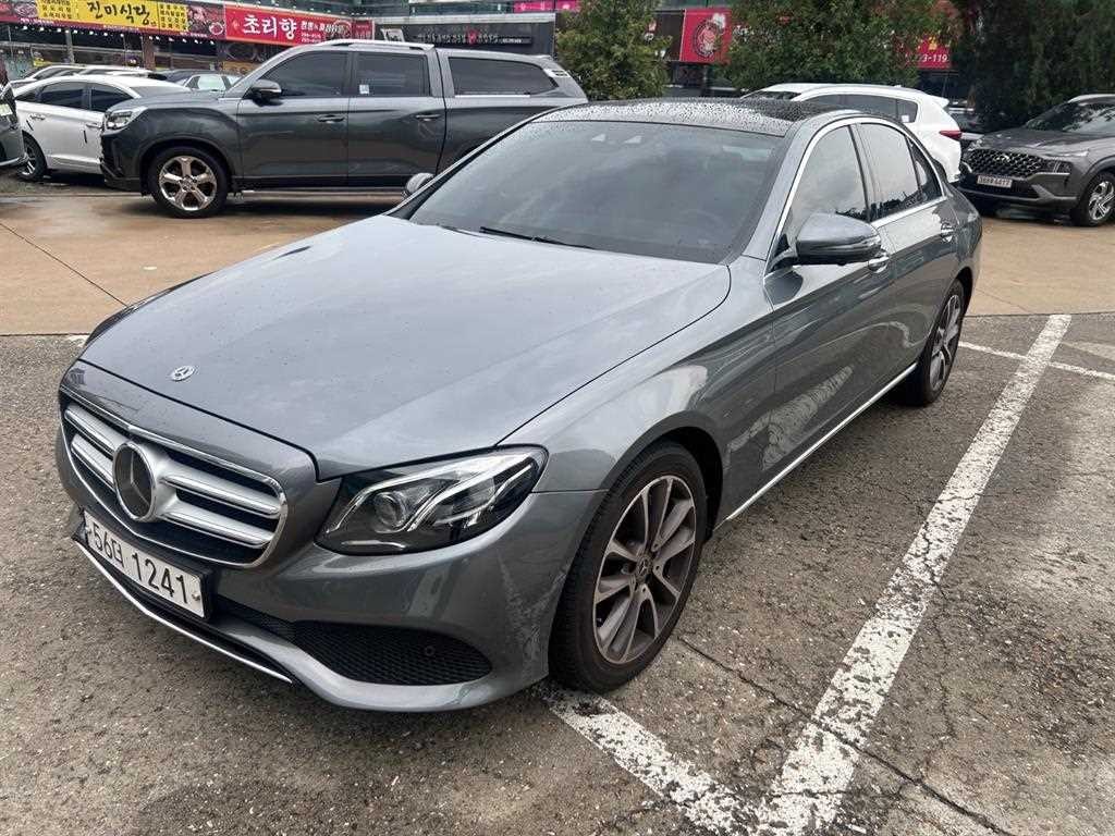 벤츠 E 클래스 E-클래스 W213 E300 4MATIC 아방가르드 이미지 1