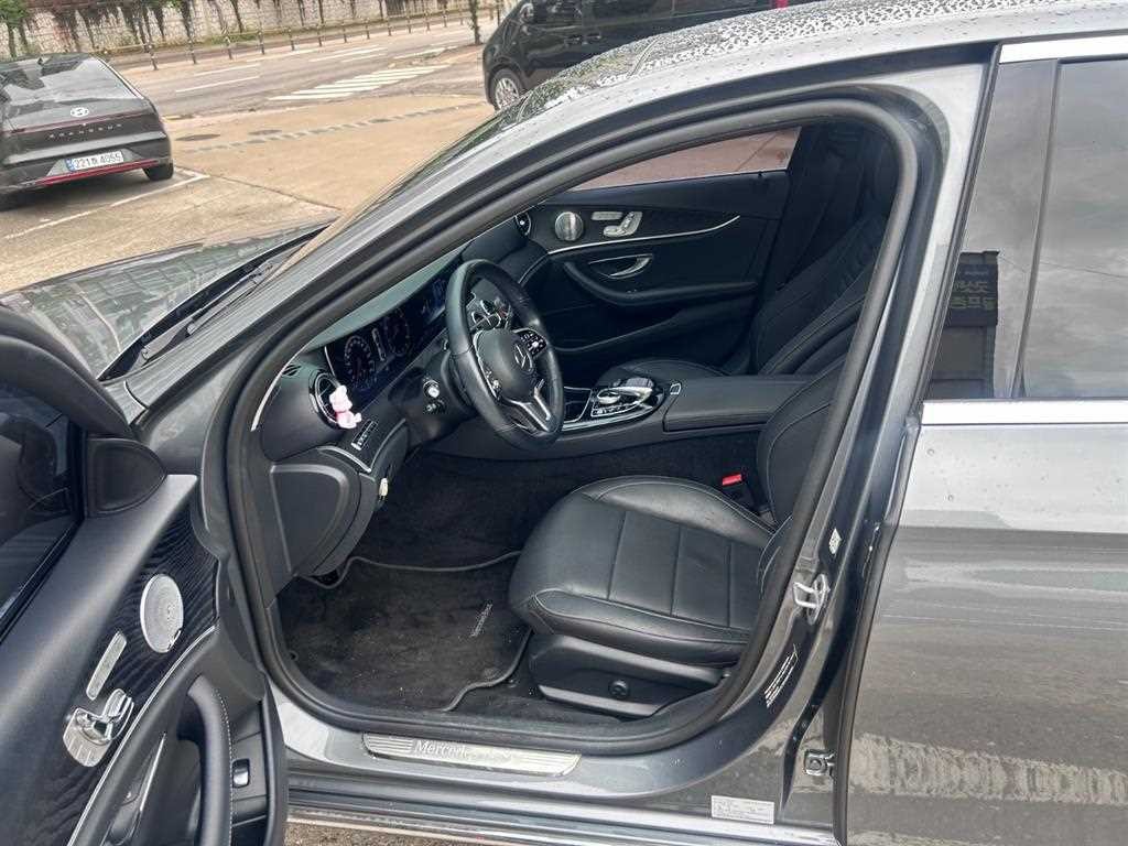 벤츠 E 클래스 E-클래스 W213 E300 4MATIC 아방가르드 이미지 10