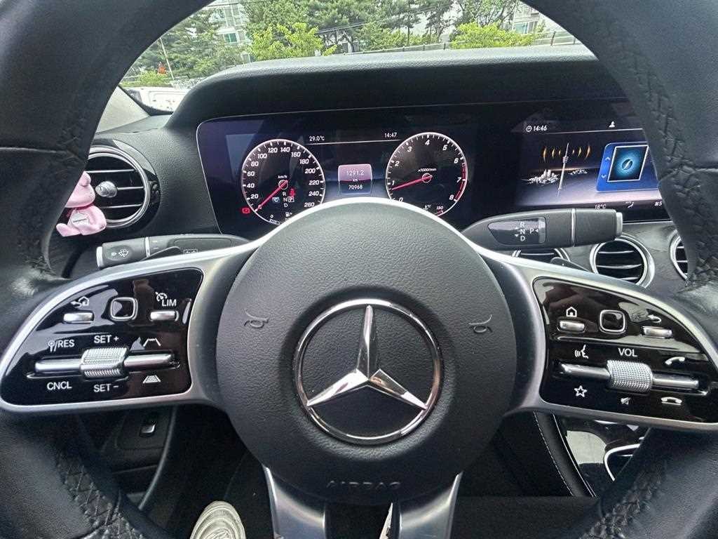 벤츠 E 클래스 E-클래스 W213 E300 4MATIC 아방가르드 이미지 13