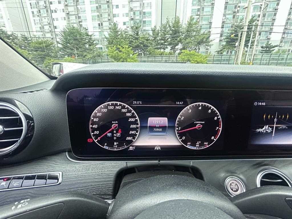 벤츠 E 클래스 E-클래스 W213 E300 4MATIC 아방가르드 이미지 14