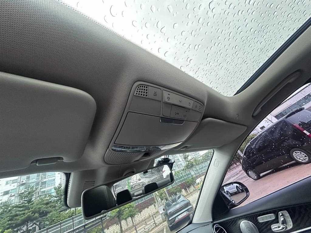 벤츠 E 클래스 E-클래스 W213 E300 4MATIC 아방가르드 이미지 15