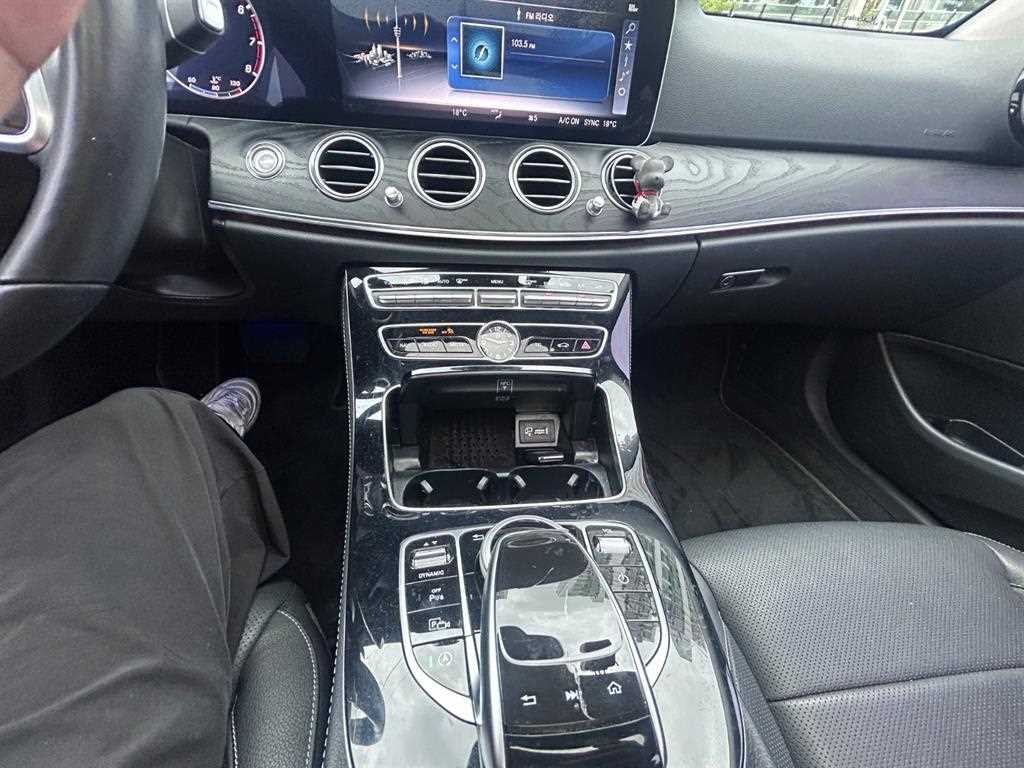 벤츠 E 클래스 E-클래스 W213 E300 4MATIC 아방가르드 이미지 16