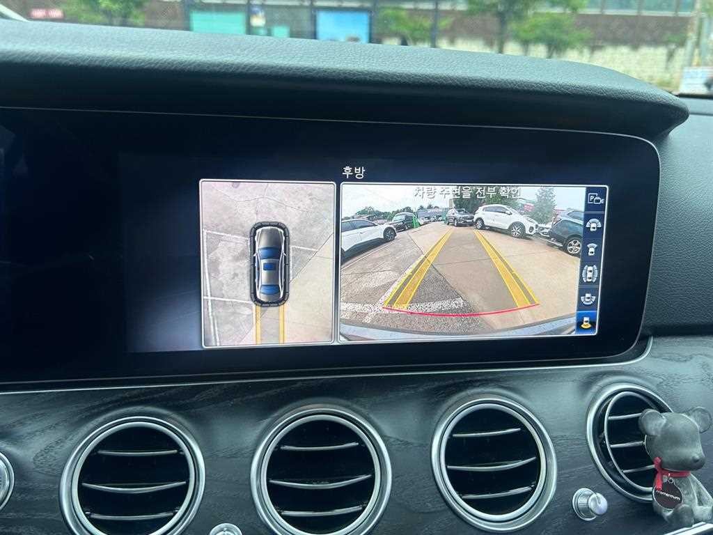 벤츠 E 클래스 E-클래스 W213 E300 4MATIC 아방가르드 이미지 18