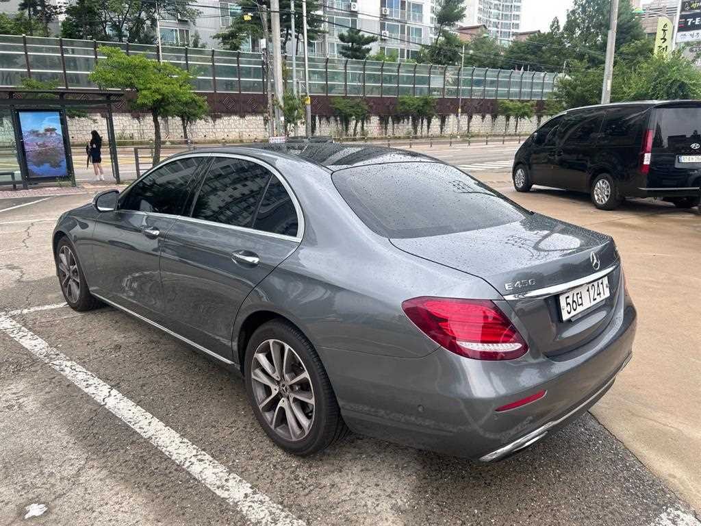 벤츠 E 클래스 E-클래스 W213 E300 4MATIC 아방가르드 이미지 3