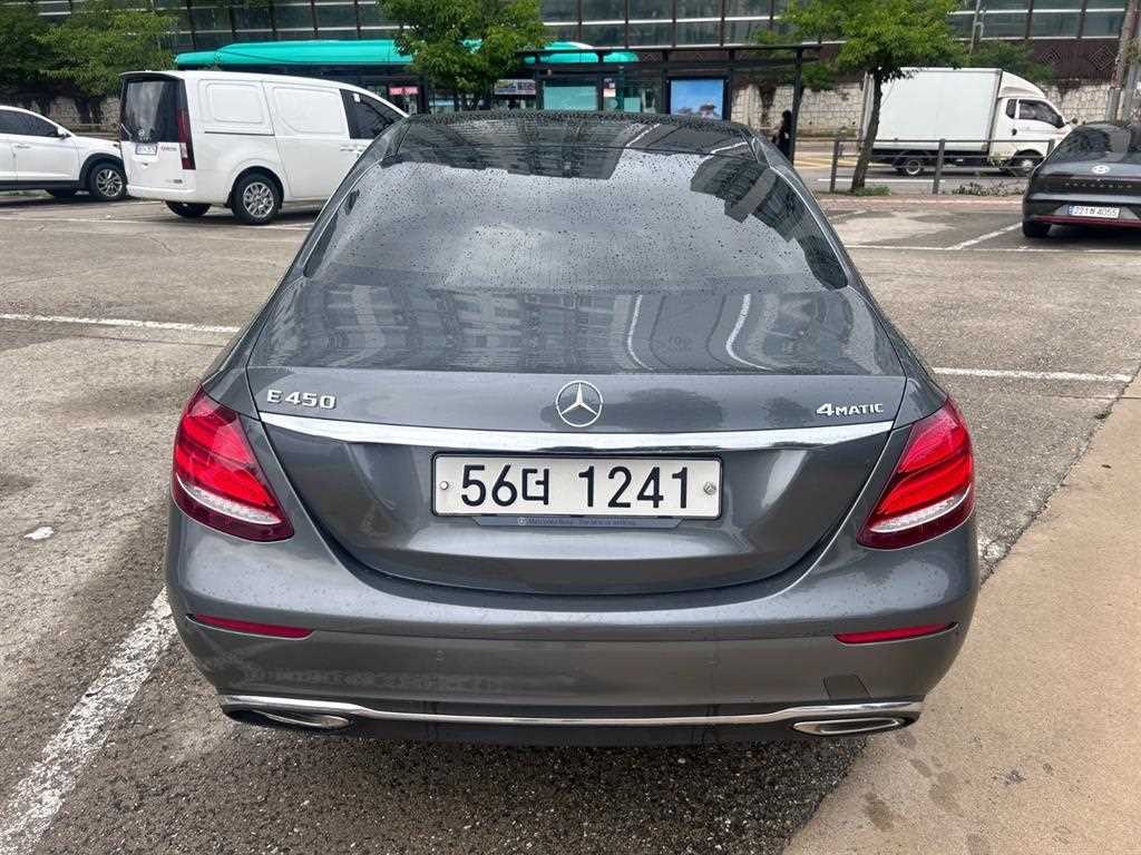 벤츠 E 클래스 E-클래스 W213 E300 4MATIC 아방가르드 이미지 4