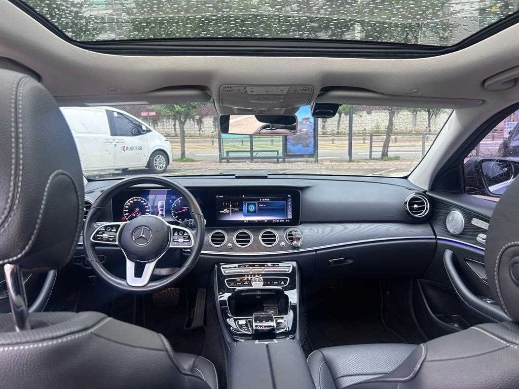 벤츠 E 클래스 E-클래스 W213 E300 4MATIC 아방가르드 이미지 8