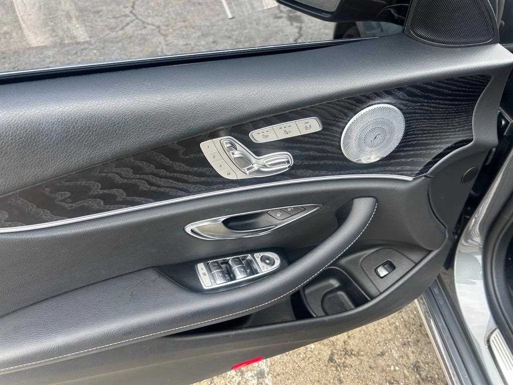 벤츠 E 클래스 E-클래스 W213 E300 4MATIC 아방가르드 이미지 9