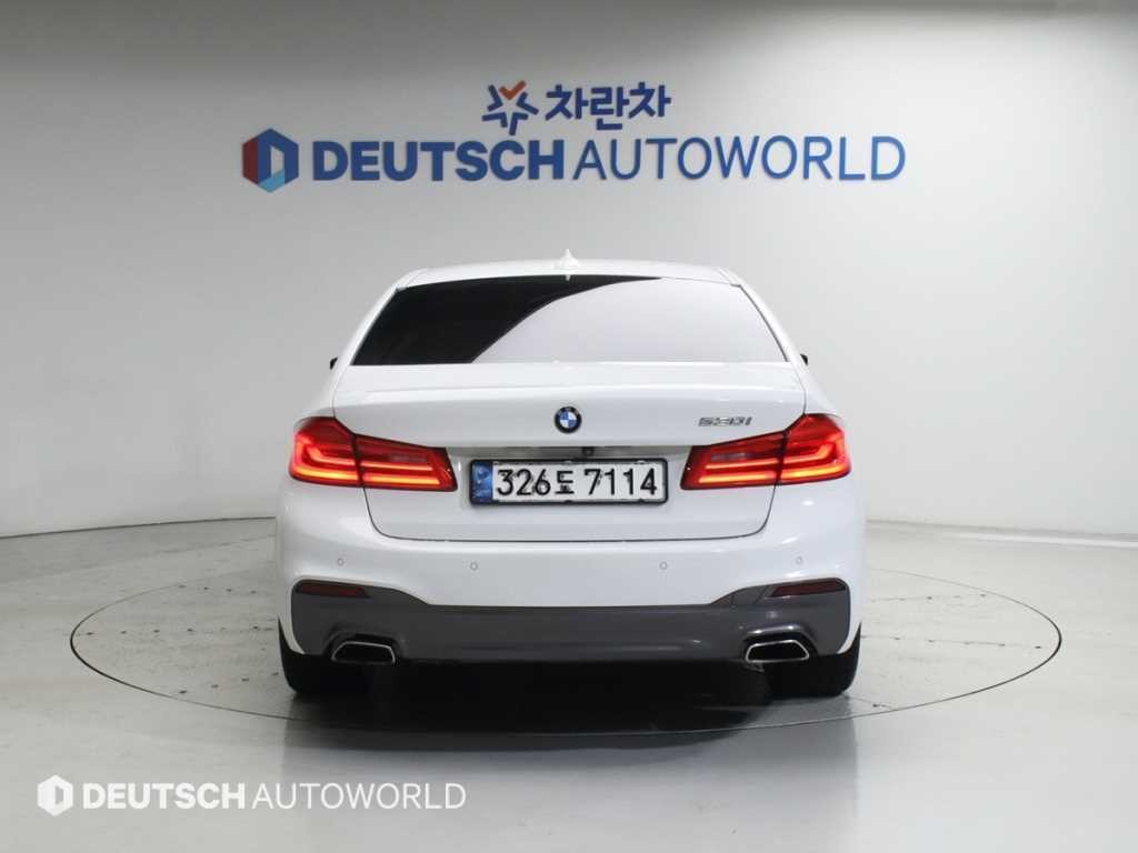 BMW 5시리즈 5시리즈 (G30) 530i M 스포츠 플러스 이미지 3