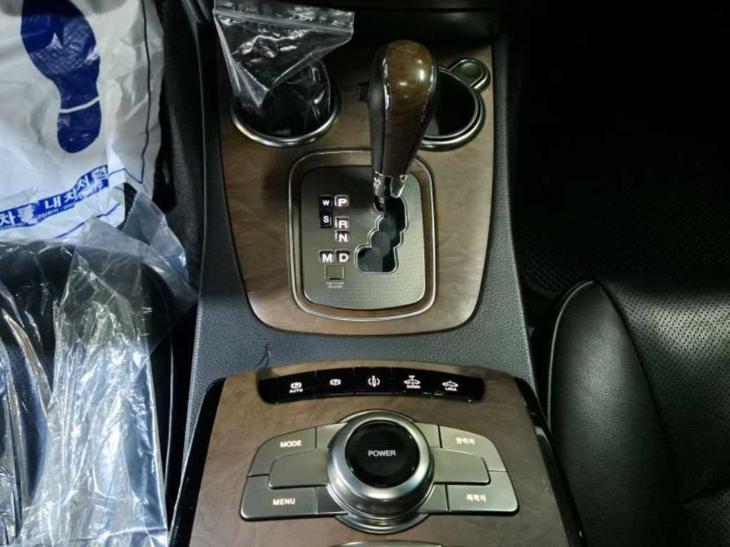 KG모빌리티(쌍용) 체어맨 뉴체어맨W 가솔린 4WD CW600 4TRONIC 프레스티지 이미지 10