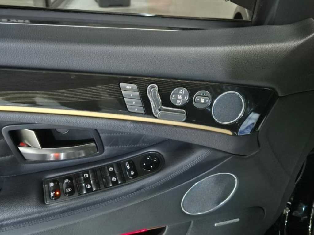 KG모빌리티(쌍용) 체어맨 뉴체어맨W 가솔린 4WD CW600 4TRONIC 프레스티지 이미지 14