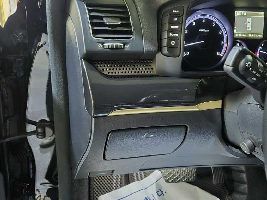 KG모빌리티(쌍용) 체어맨 뉴체어맨W 가솔린 4WD CW600 4TRONIC 프레스티지 이미지 15