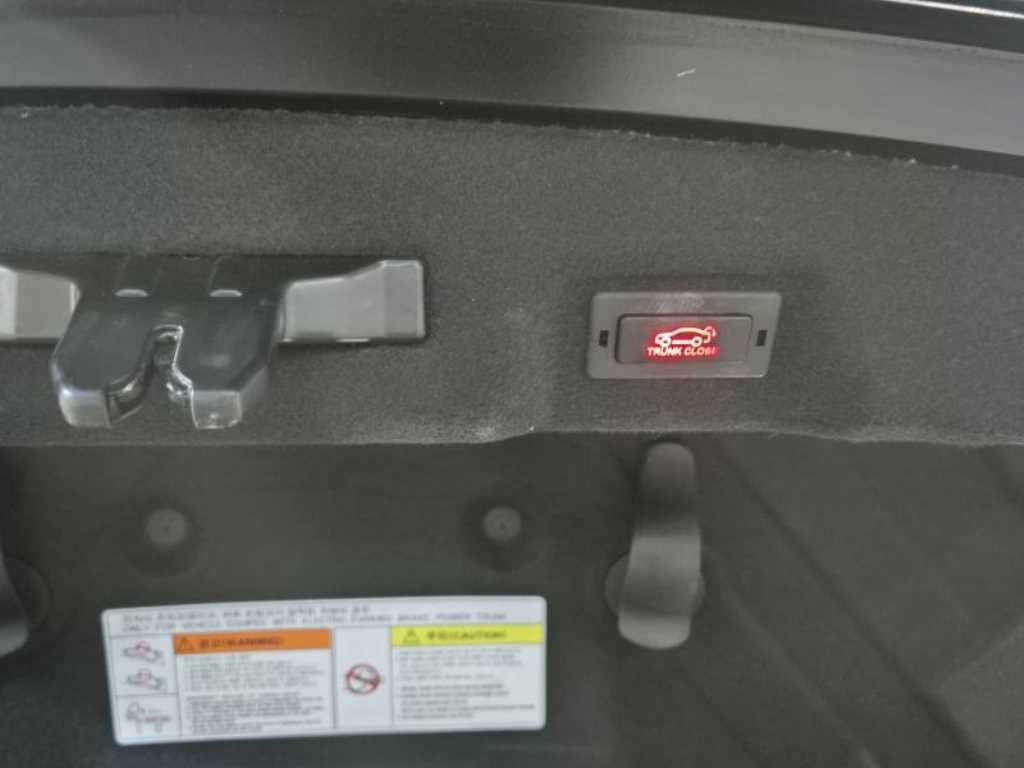 KG모빌리티(쌍용) 체어맨 뉴체어맨W 가솔린 4WD CW600 4TRONIC 프레스티지 이미지 16