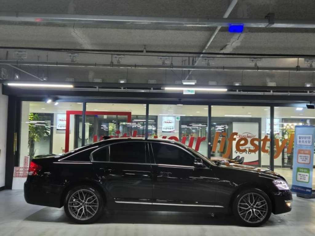 KG모빌리티(쌍용) 체어맨 뉴체어맨W 가솔린 4WD CW600 4TRONIC 프레스티지 이미지 3