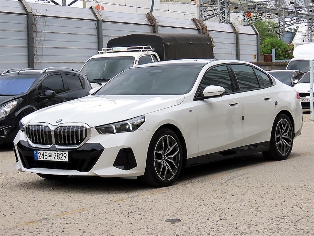 BMW 5시리즈 5시리즈 (G60) 520i M 스포츠 이미지 2