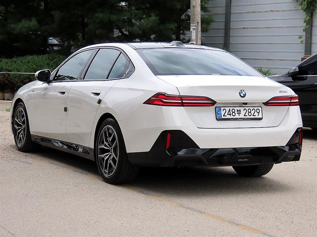 BMW 5시리즈 5시리즈 (G60) 520i M 스포츠 이미지 3