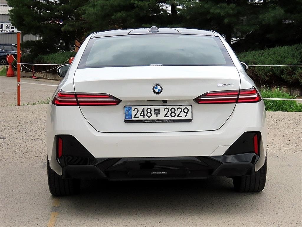 BMW 5시리즈 5시리즈 (G60) 520i M 스포츠 이미지 4