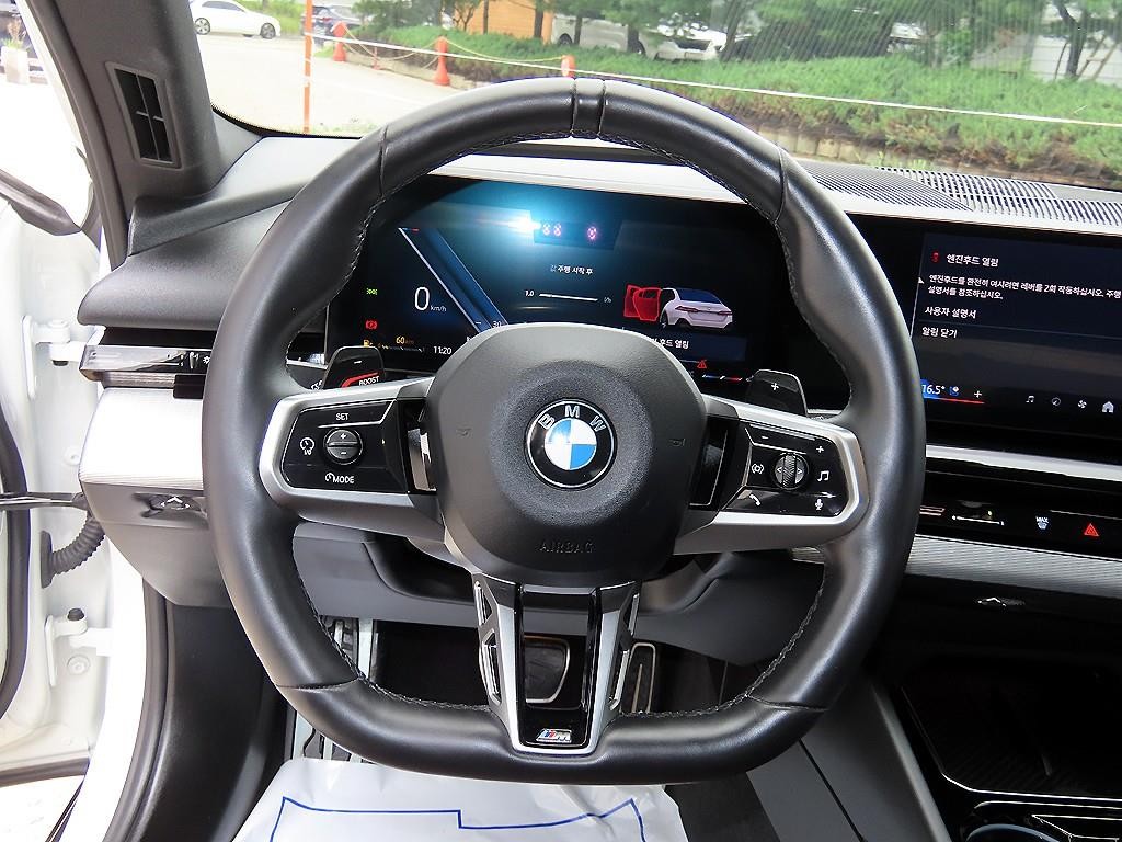 BMW 5시리즈 5시리즈 (G60) 520i M 스포츠 이미지 8