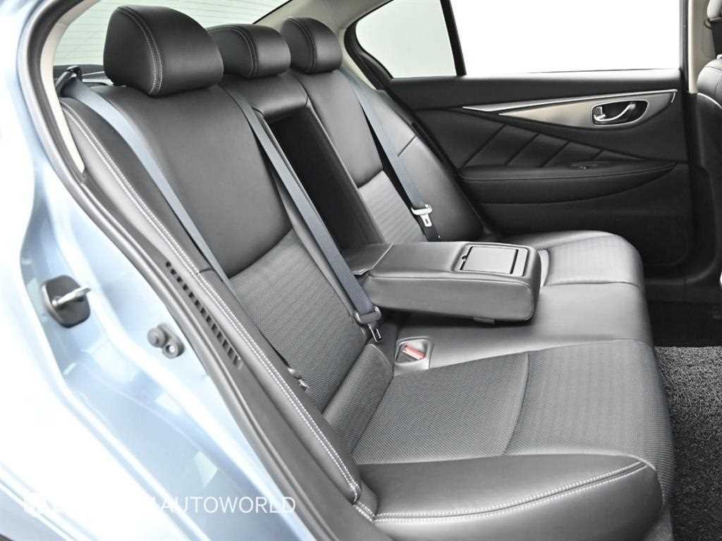 인피니티 Q Q50 3.5 하이브리드 블루 스포츠 센서리 이미지 12