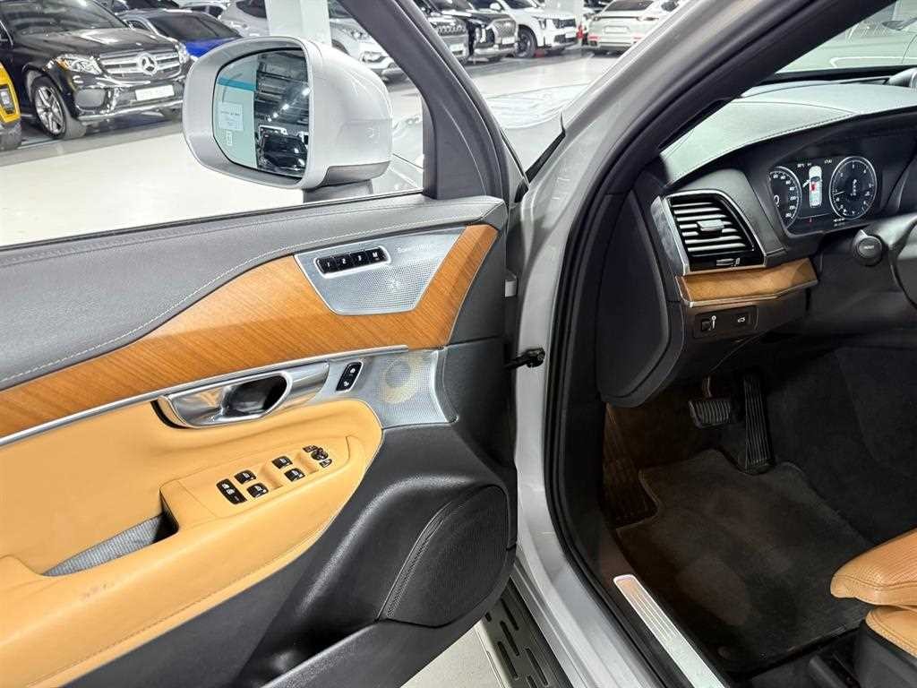 볼보 XC90 XC90 2세대 2.0 D5 AWD 인스크립션 이미지 11