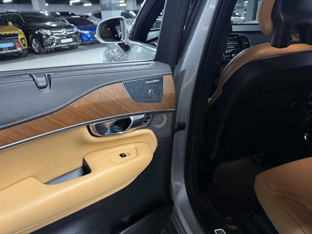 볼보 XC90 XC90 2세대 2.0 D5 AWD 인스크립션 이미지 18