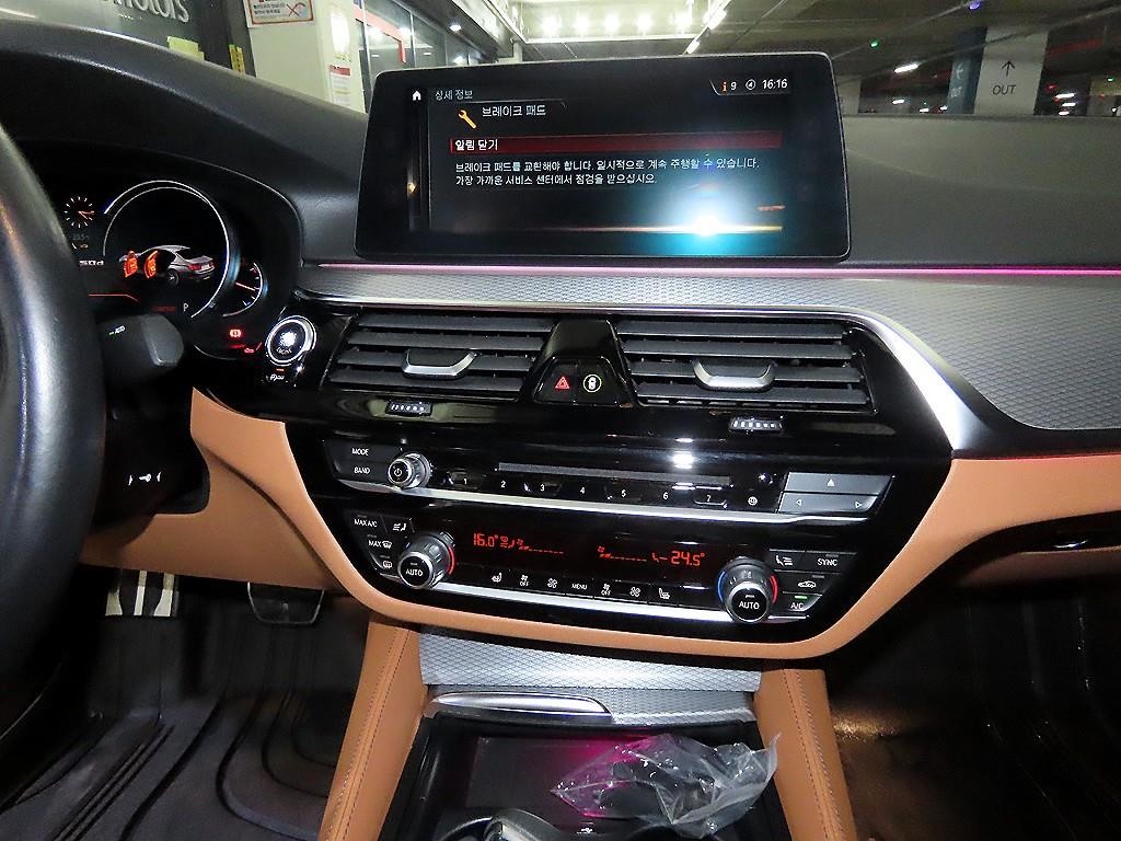 BMW 5시리즈 5시리즈 (G30) 520d M 스포츠 플러스 이미지 11