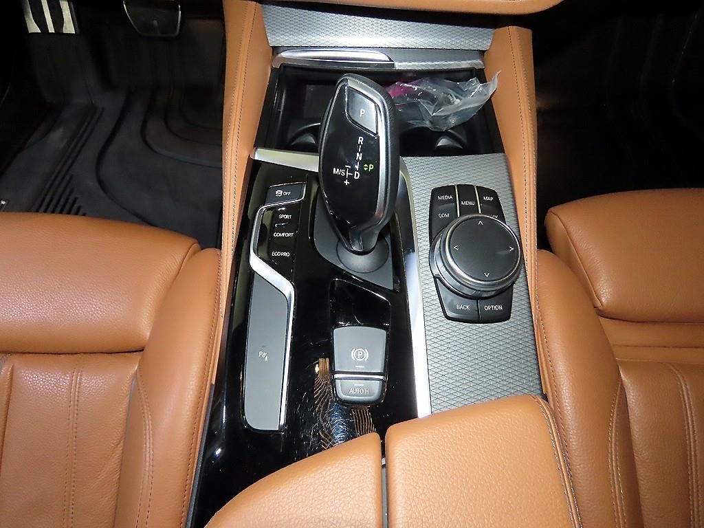 BMW 5시리즈 5시리즈 (G30) 520d M 스포츠 플러스 이미지 12