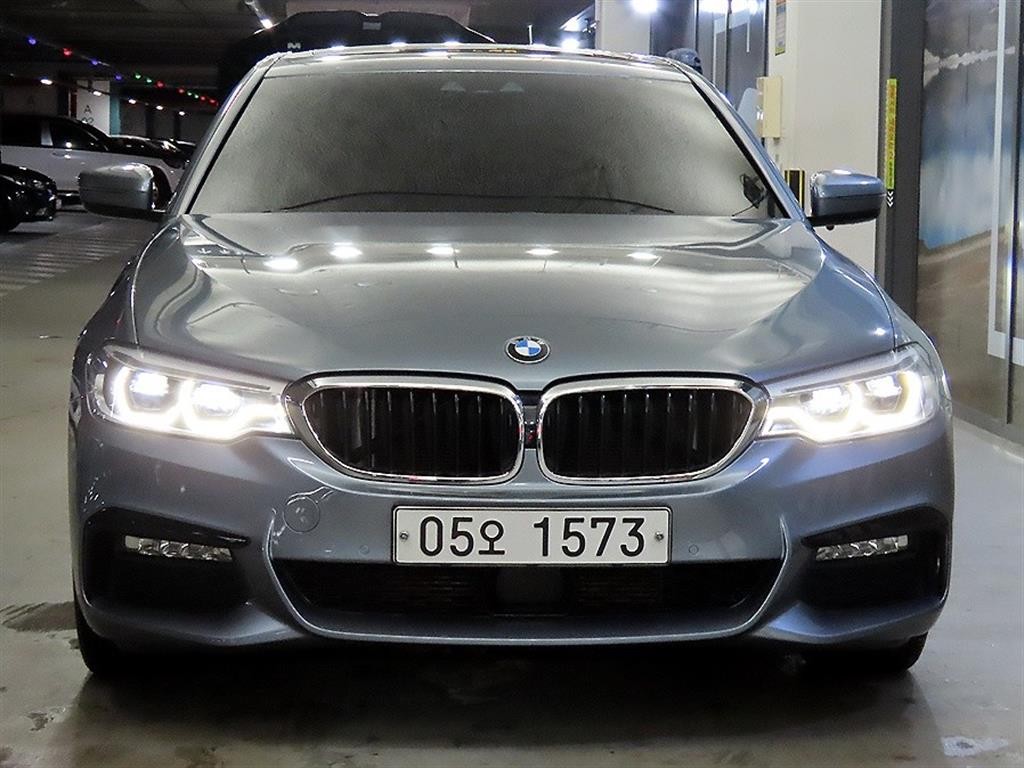 BMW 5시리즈 5시리즈 (G30) 520d M 스포츠 플러스 이미지 2