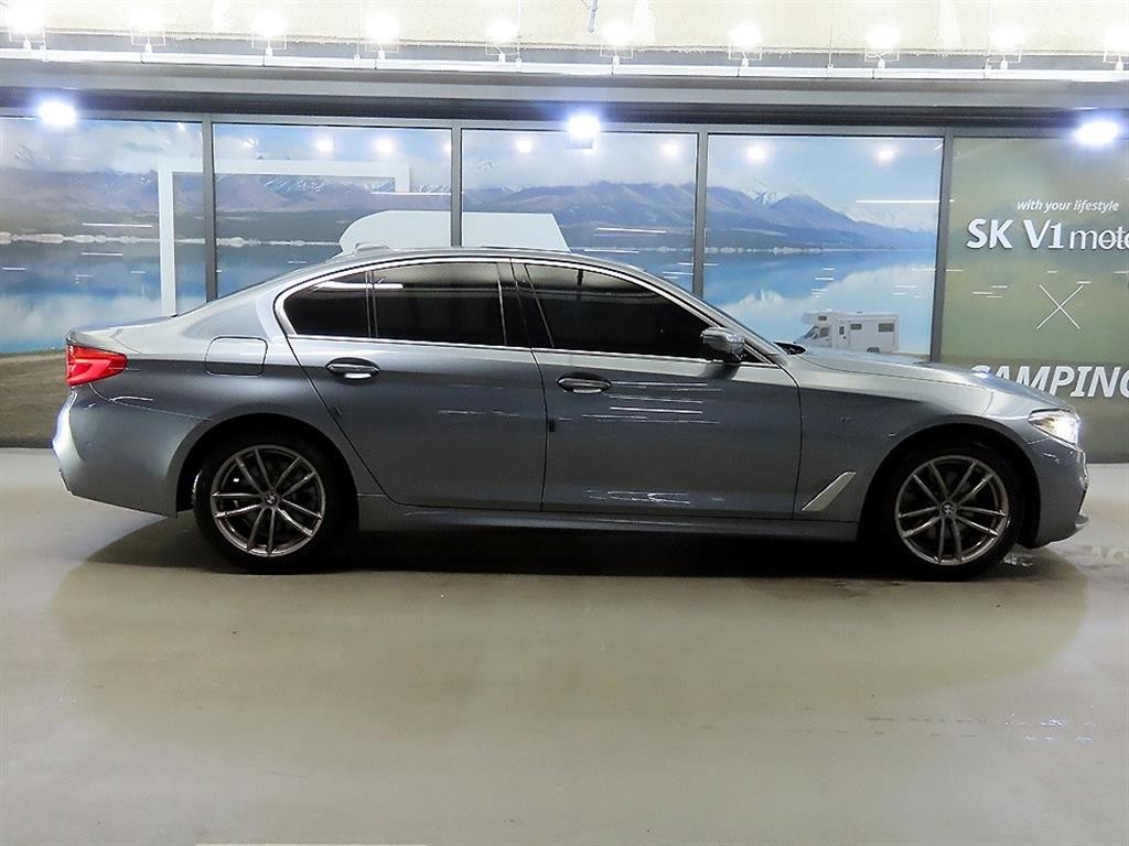 BMW 5시리즈 5시리즈 (G30) 520d M 스포츠 플러스 이미지 3