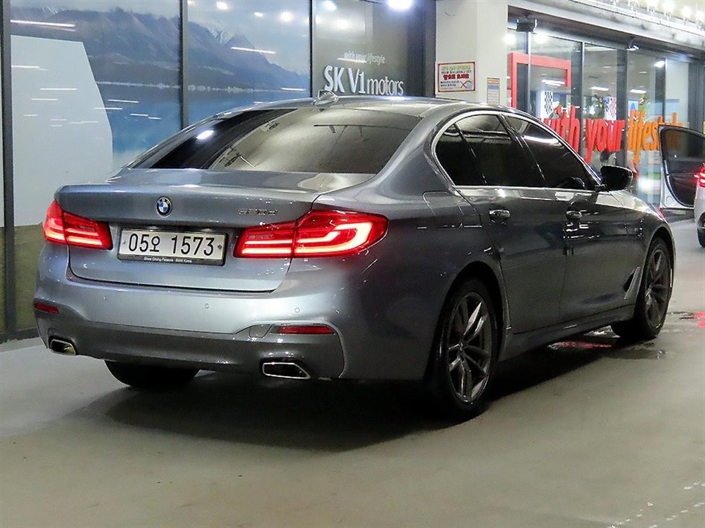 BMW 5시리즈 5시리즈 (G30) 520d M 스포츠 플러스 이미지 4