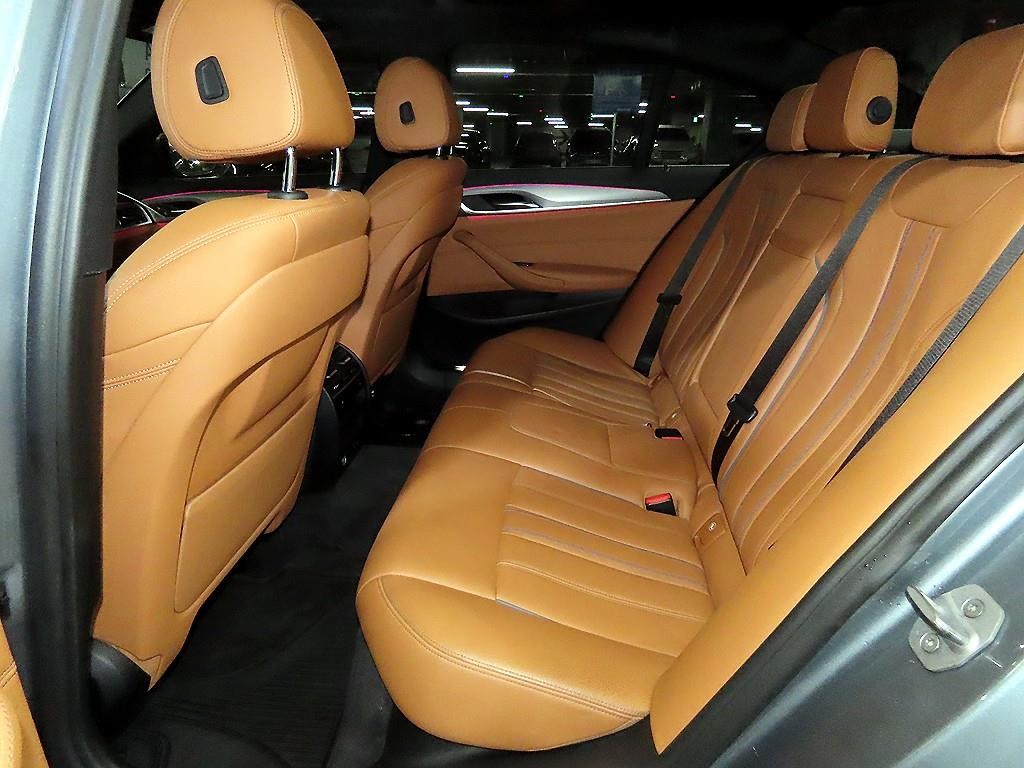 BMW 5시리즈 5시리즈 (G30) 520d M 스포츠 플러스 이미지 7