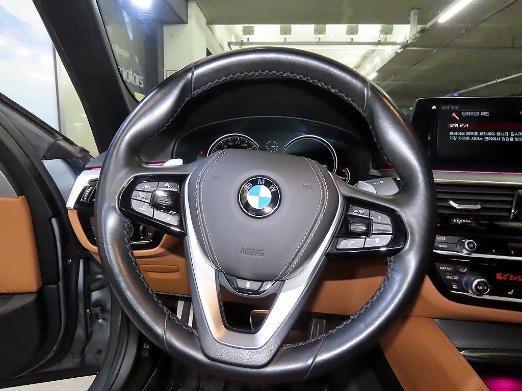 BMW 5시리즈 5시리즈 (G30) 520d M 스포츠 플러스 이미지 8
