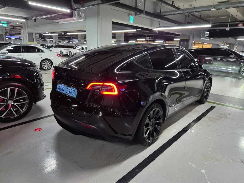 테슬라 모델 Y RWD 이미지 3