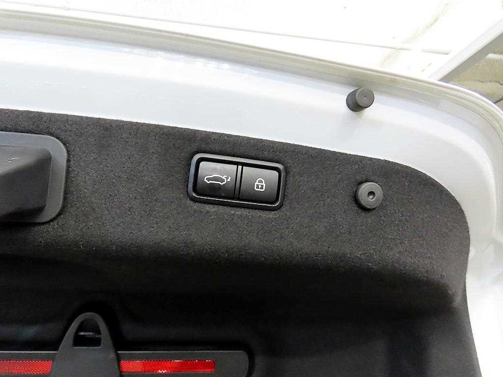 제네시스 G70 2.0T AWD 스포츠 패키지 이미지 16
