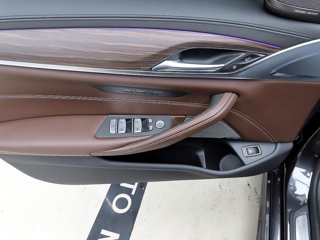 BMW 5시리즈 5시리즈 (G30) 520i M 스포츠 이미지 11