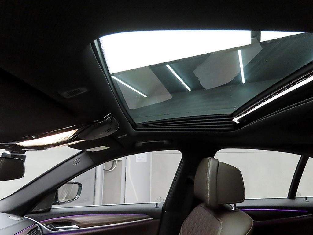 BMW 5시리즈 5시리즈 (G30) 520i M 스포츠 이미지 16