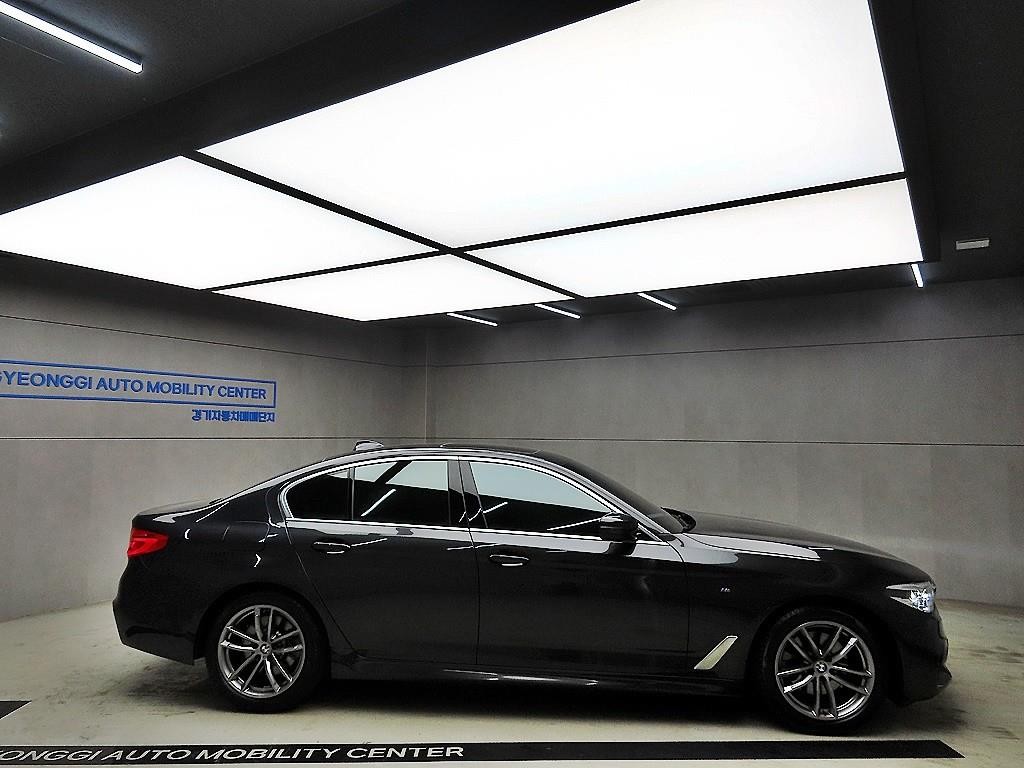 BMW 5시리즈 5시리즈 (G30) 520i M 스포츠 이미지 2
