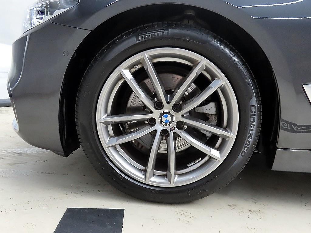BMW 5시리즈 5시리즈 (G30) 520i M 스포츠 이미지 20
