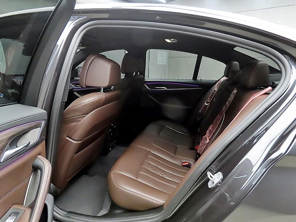 BMW 5시리즈 5시리즈 (G30) 520i M 스포츠 이미지 6