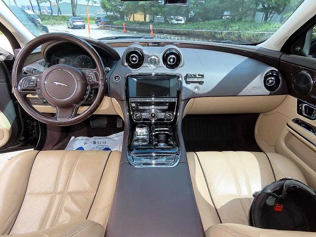 재규어 XJ XJ (X351) 3.0D 프리미엄 럭셔리 LWB 이미지 7