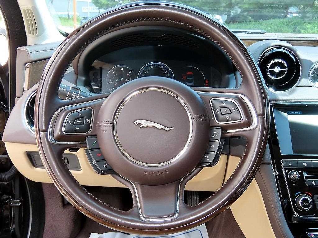 재규어 XJ XJ (X351) 3.0D 프리미엄 럭셔리 LWB 이미지 8