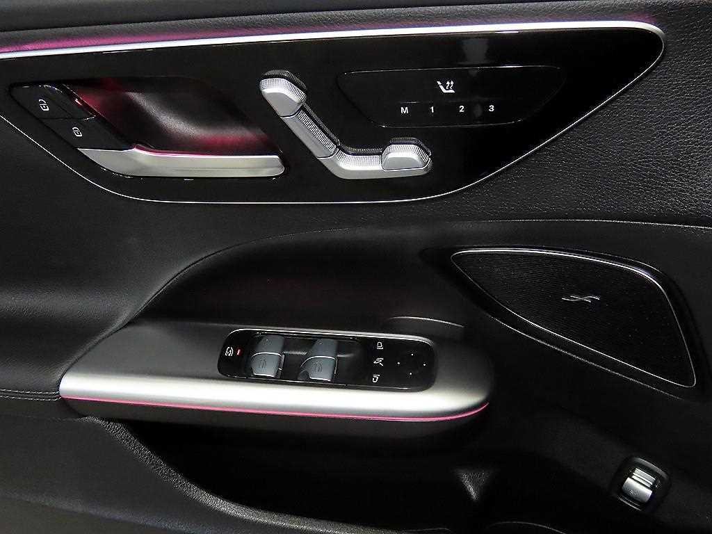 벤츠 C 클래스 C클래스 W206 C300 4MATIC AMG 라인 이미지 14