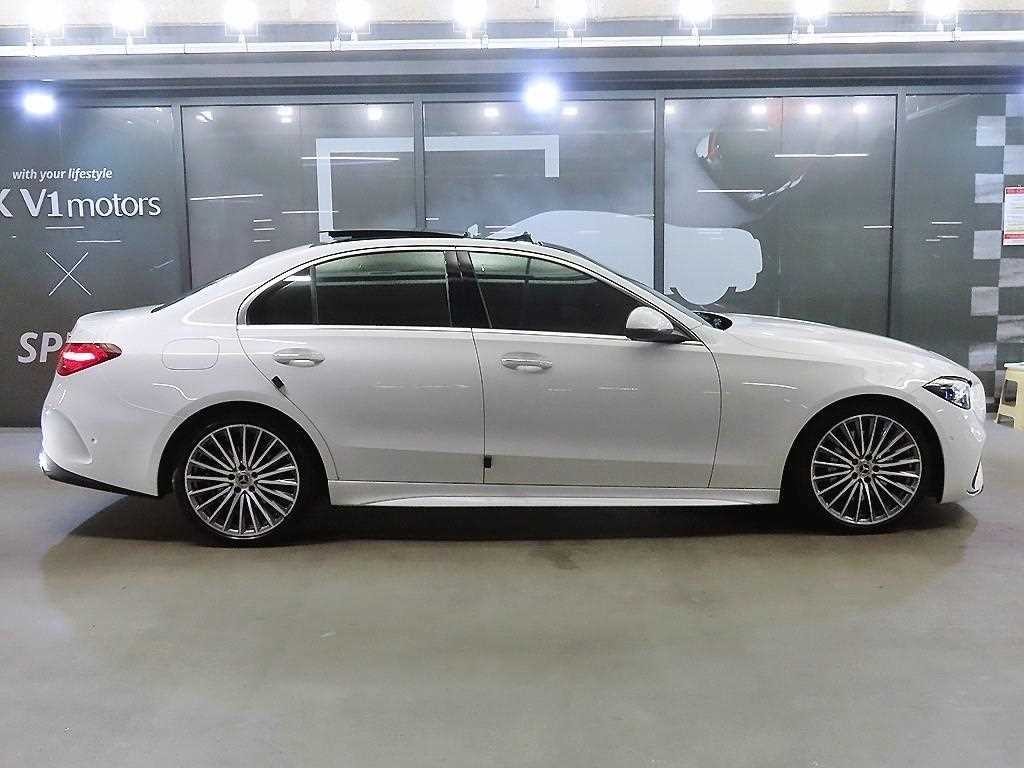 벤츠 C 클래스 C클래스 W206 C300 4MATIC AMG 라인 이미지 3