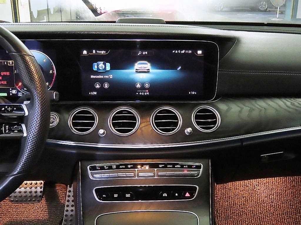벤츠 E 클래스 E-클래스 W213 E220d 4MATIC AMG라인 이미지 11