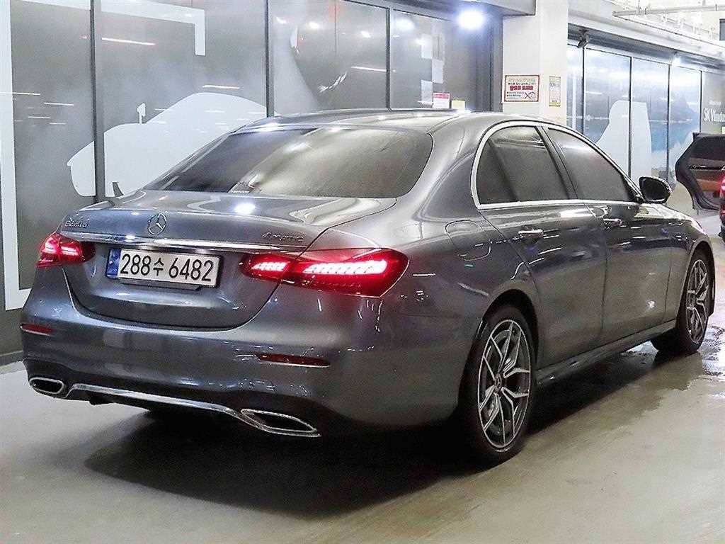 벤츠 E 클래스 E-클래스 W213 E220d 4MATIC AMG라인 이미지 4