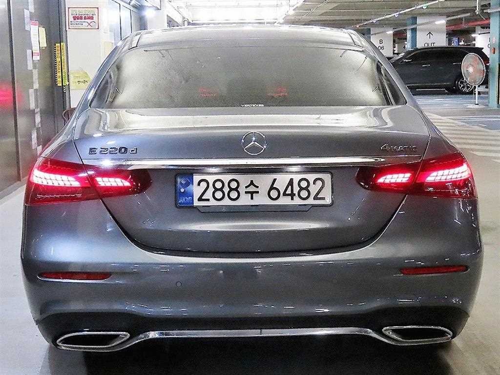 벤츠 E 클래스 E-클래스 W213 E220d 4MATIC AMG라인 이미지 5