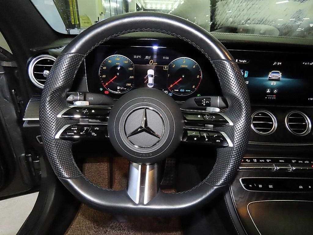 벤츠 E 클래스 E-클래스 W213 E220d 4MATIC AMG라인 이미지 8