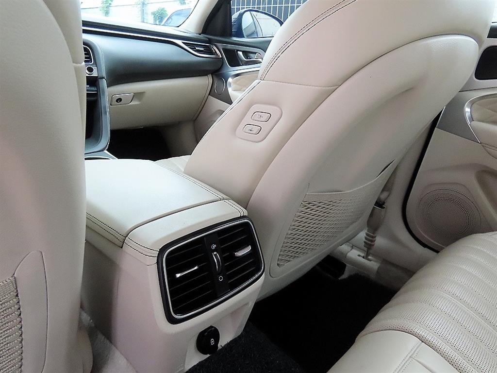 제네시스 G70 3.3T 스포츠 AWD 프레스티지 이미지 14